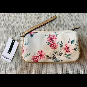 NWTs Nine West floral wristlet/ clutch